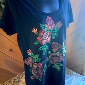 Ladies Size M Black Tee With Roses